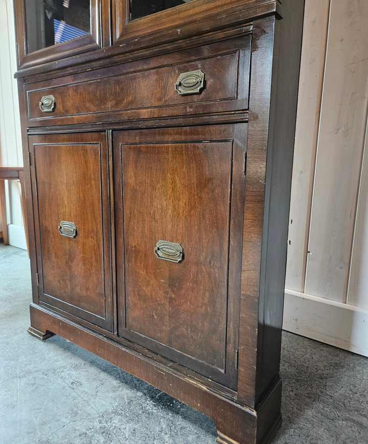 Corner China Cabinet (#1)