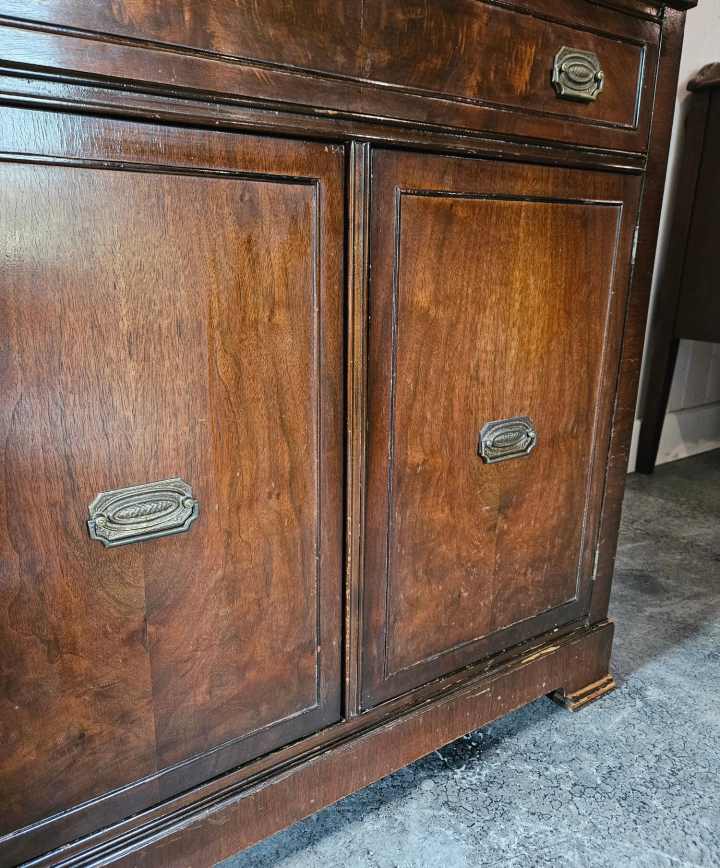 Corner China Cabinet (#1)