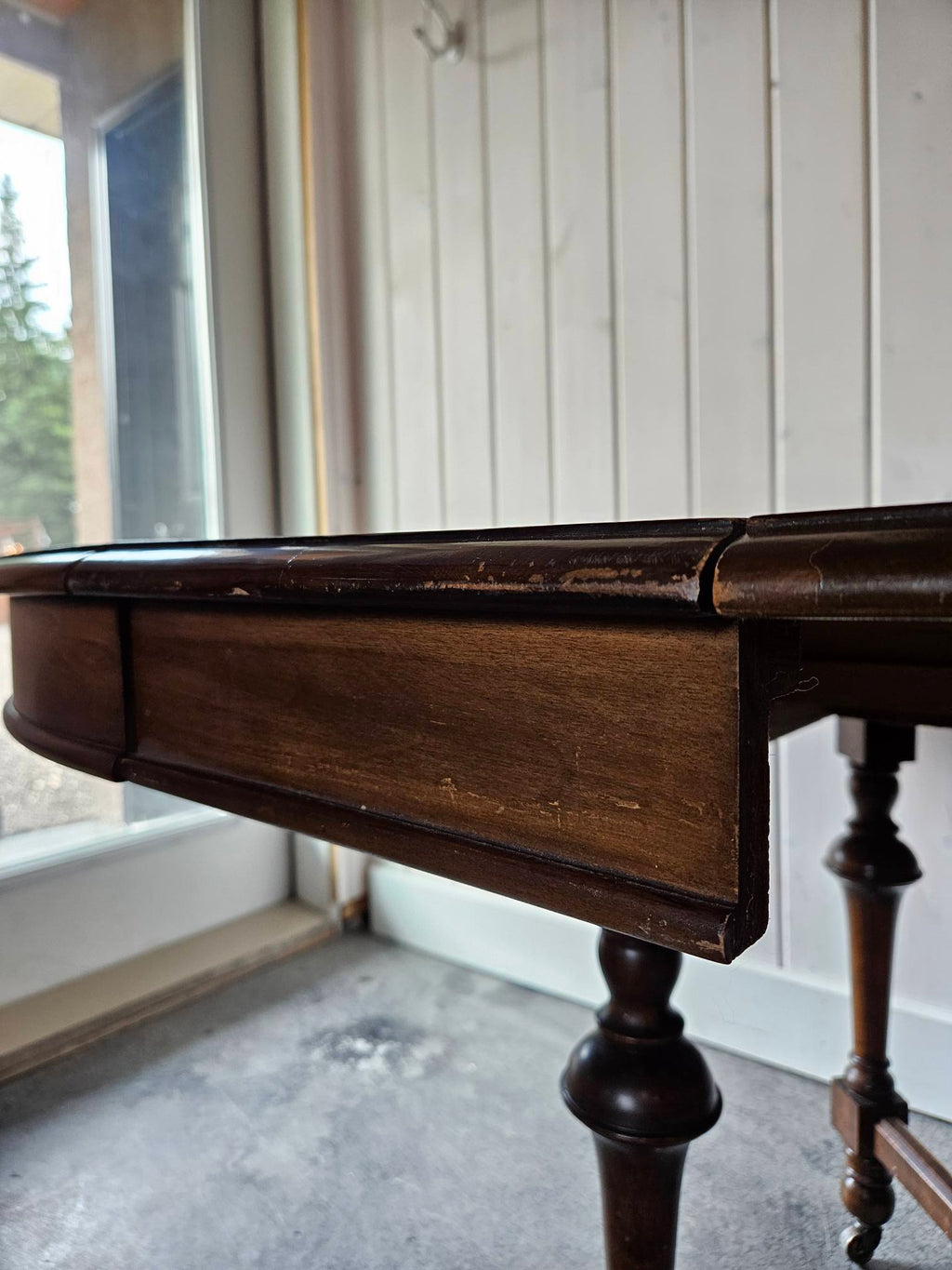 Round Dining Table