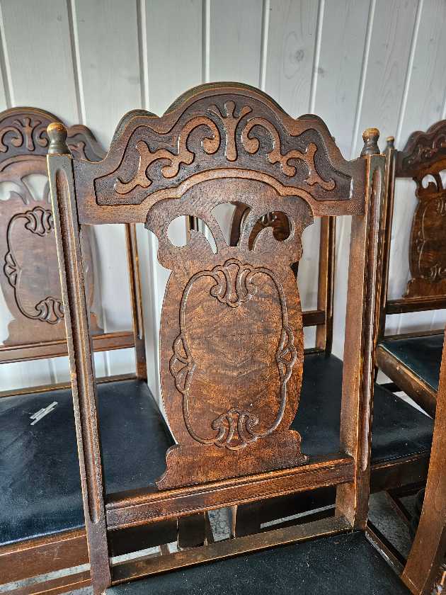 Antique Dining Table with 6 Chairs