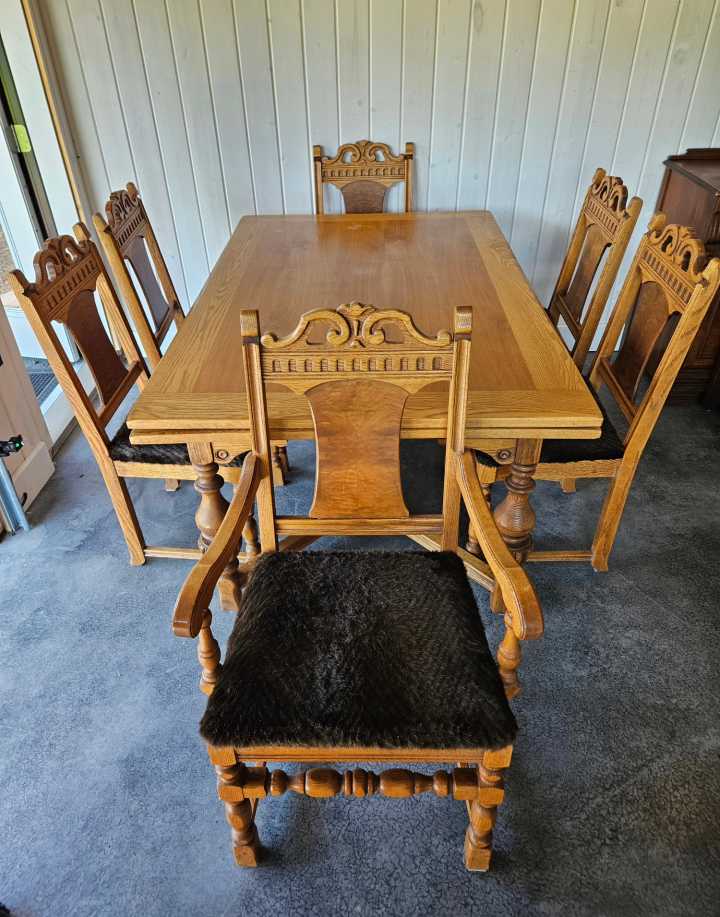 Dining Table with 6 Chairs