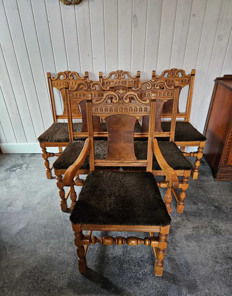 Dining Table with 6 Chairs