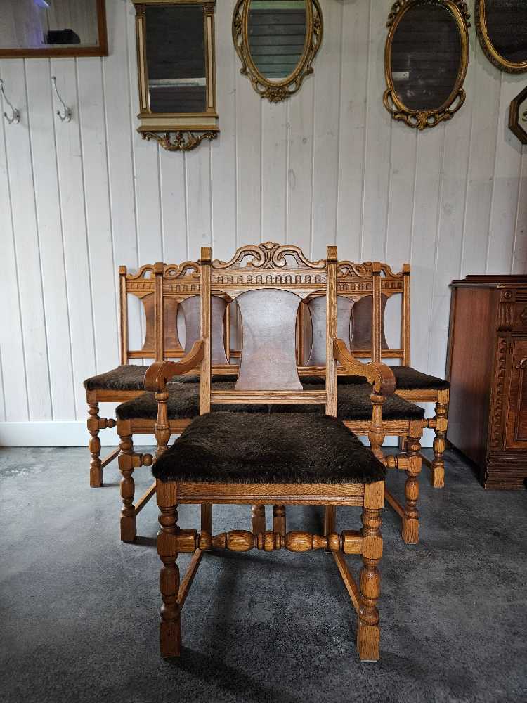 Dining Table with 6 Chairs