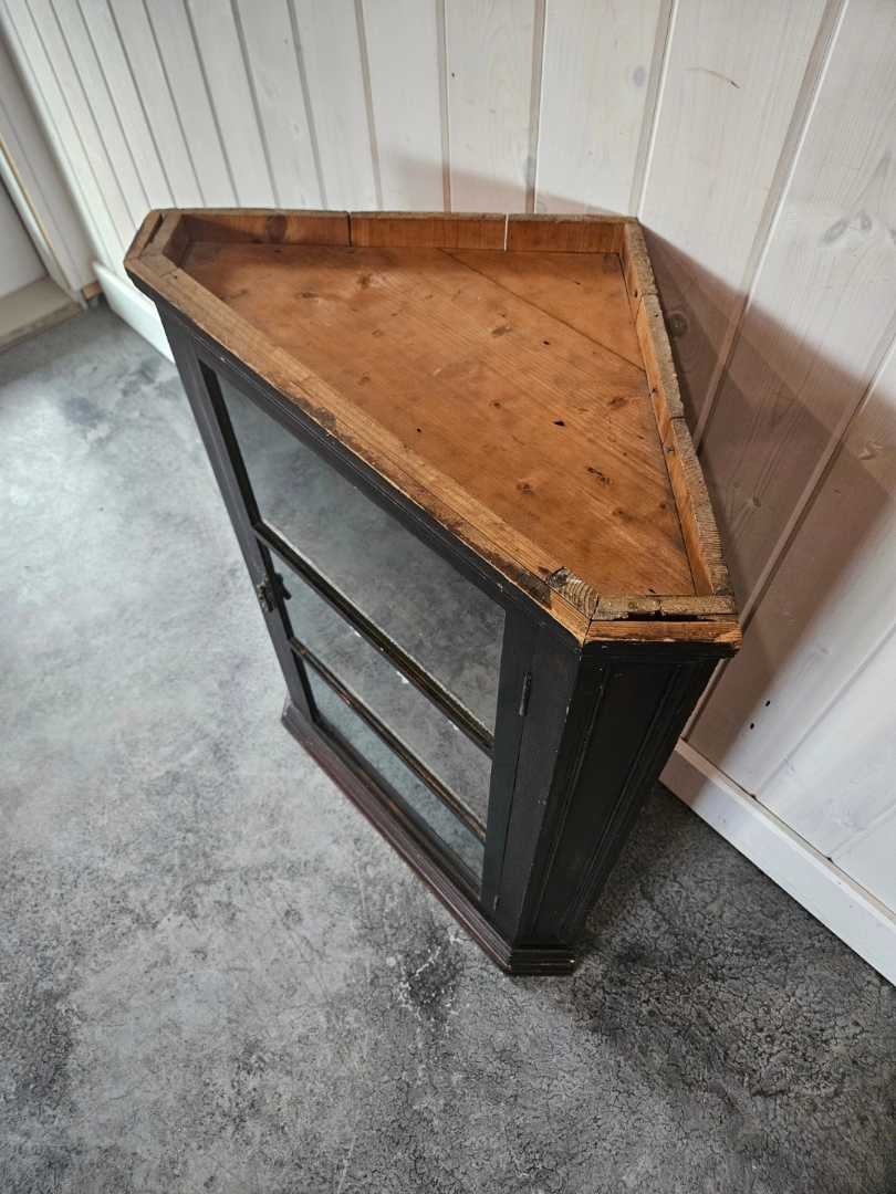 Mennoite Corner Wall Cabinet