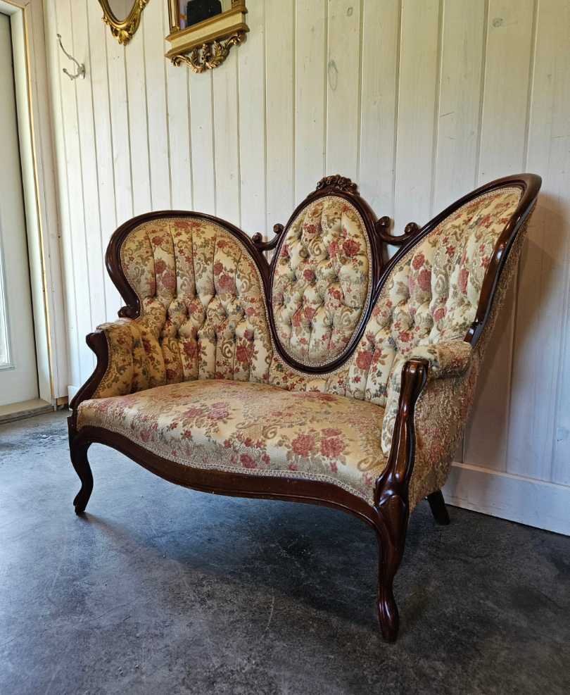 Victorian Settee (Loveseat)