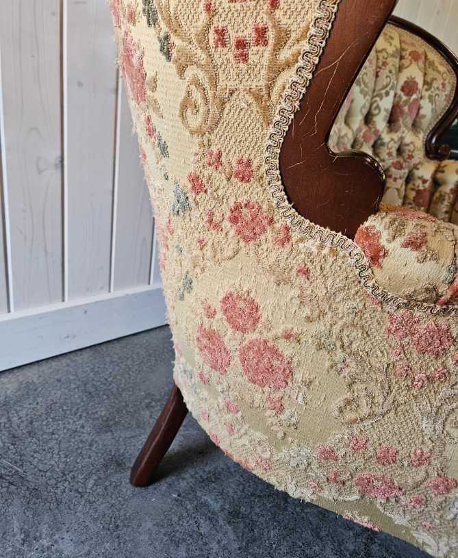 Victorian Settee (Loveseat)