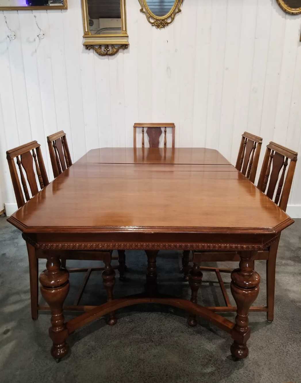 Knetchel Dining Set
