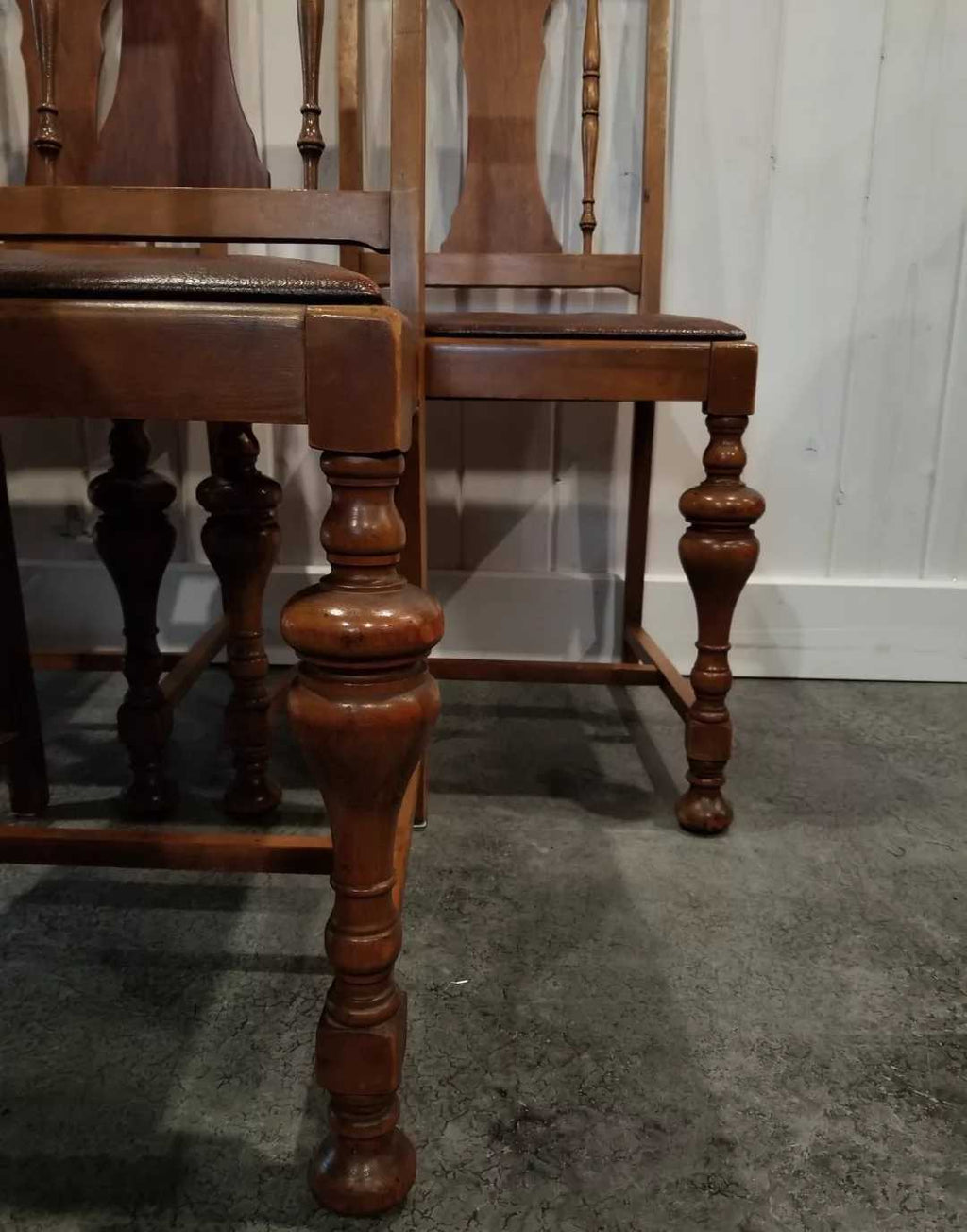 Knetchel Dining Set