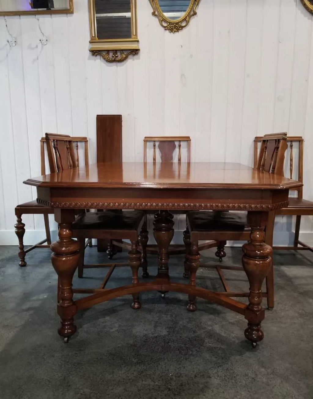 Knetchel Dining Set