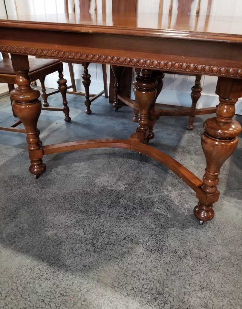 Knetchel Dining Set