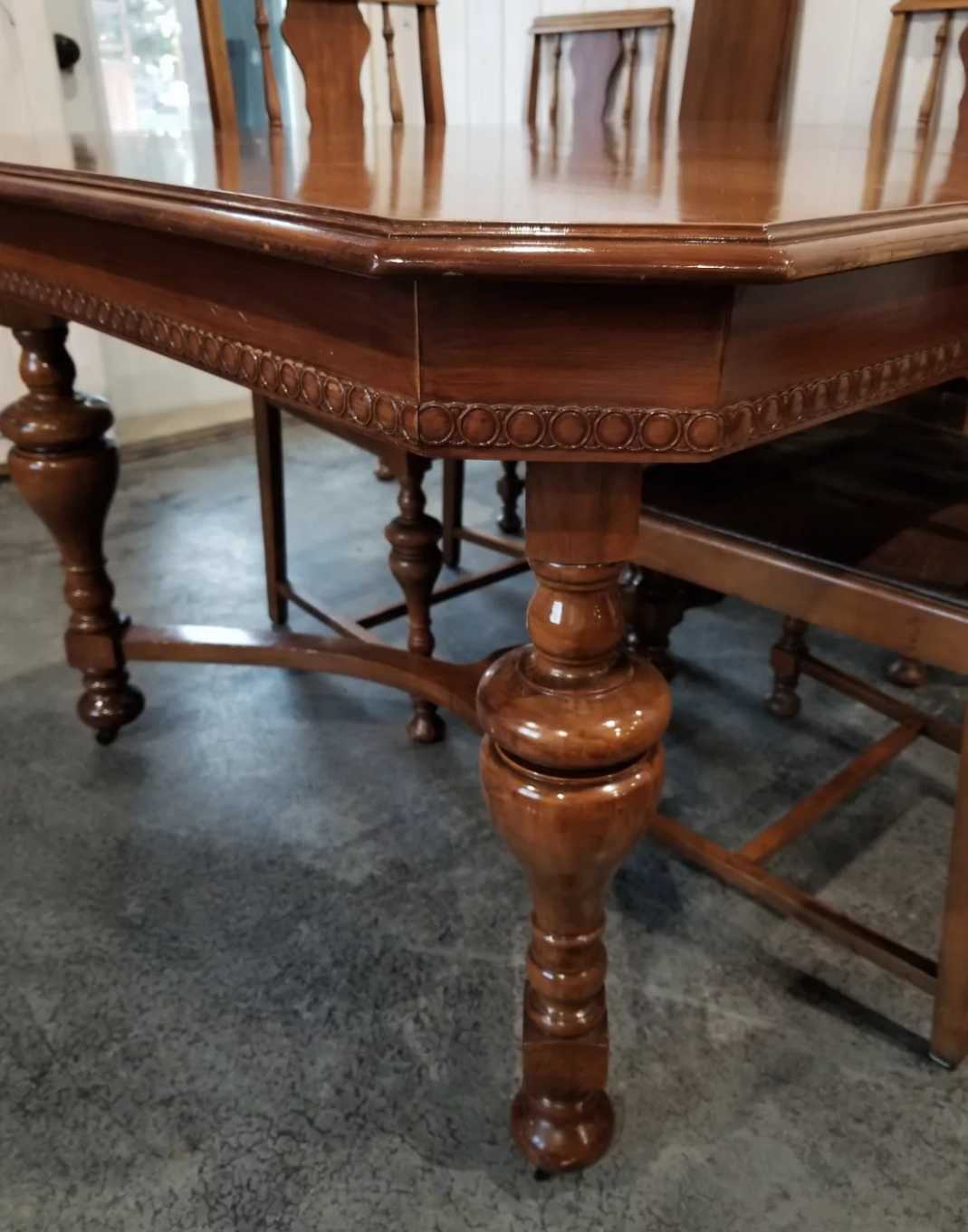 Knetchel Dining Set