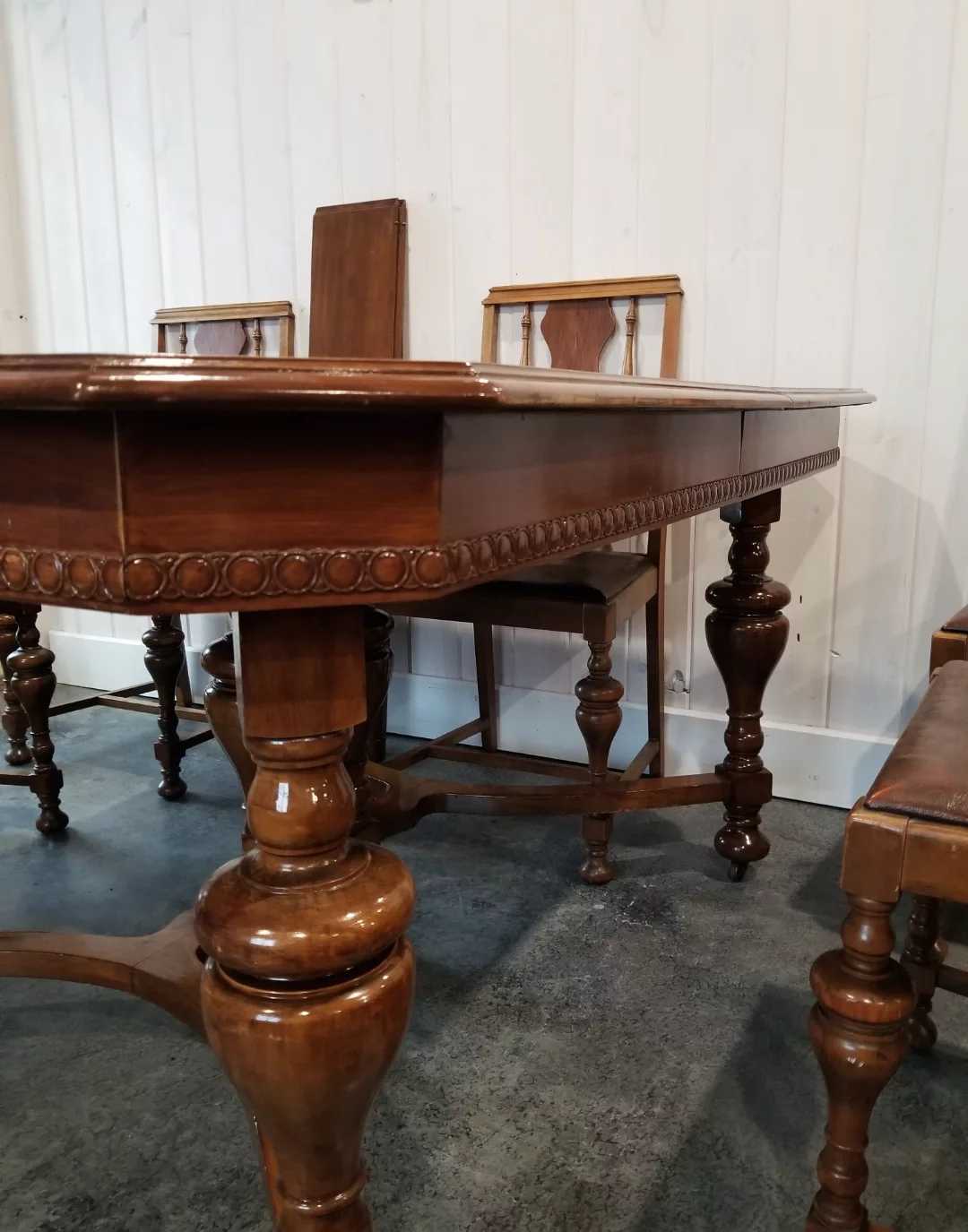 Knetchel Dining Set