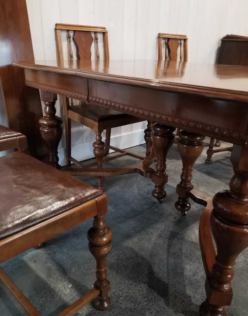 Knetchel Dining Set