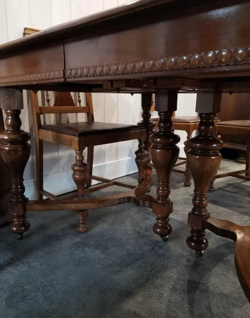 Knetchel Dining Set
