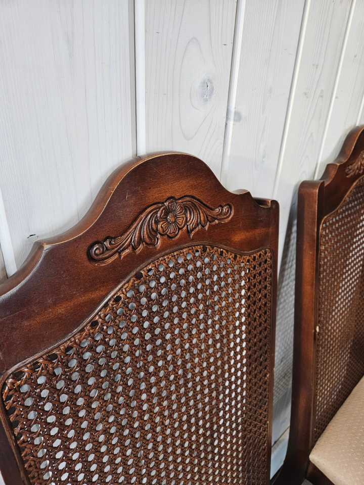 French Provincial Style Table with 4 Chairs