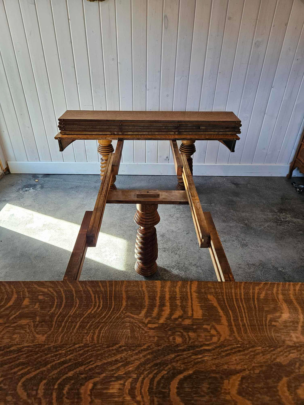 Round Oak Dining Table