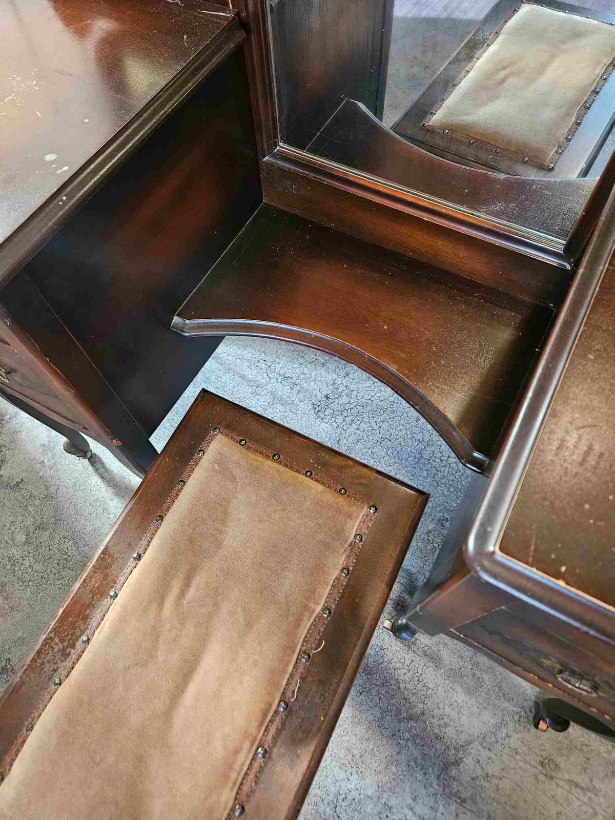 Vanity with 3 Way Mirror