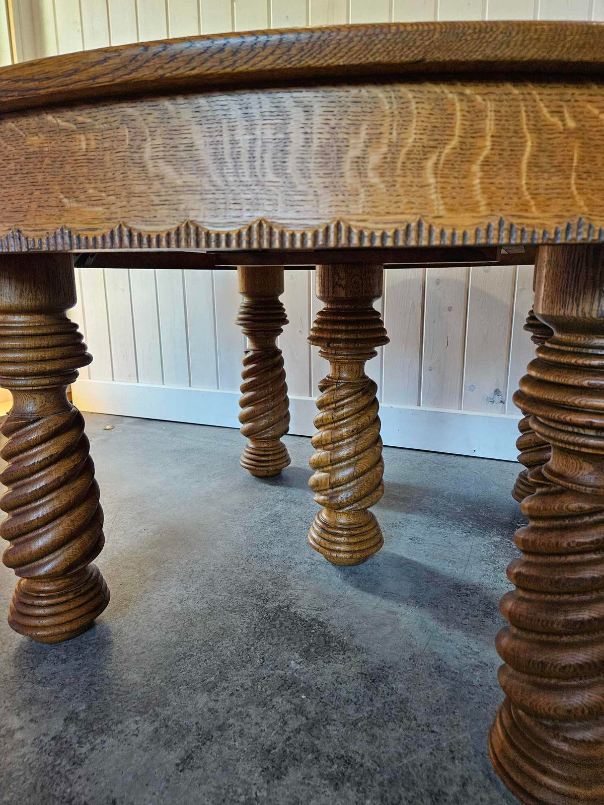Round Oak Dining Table
