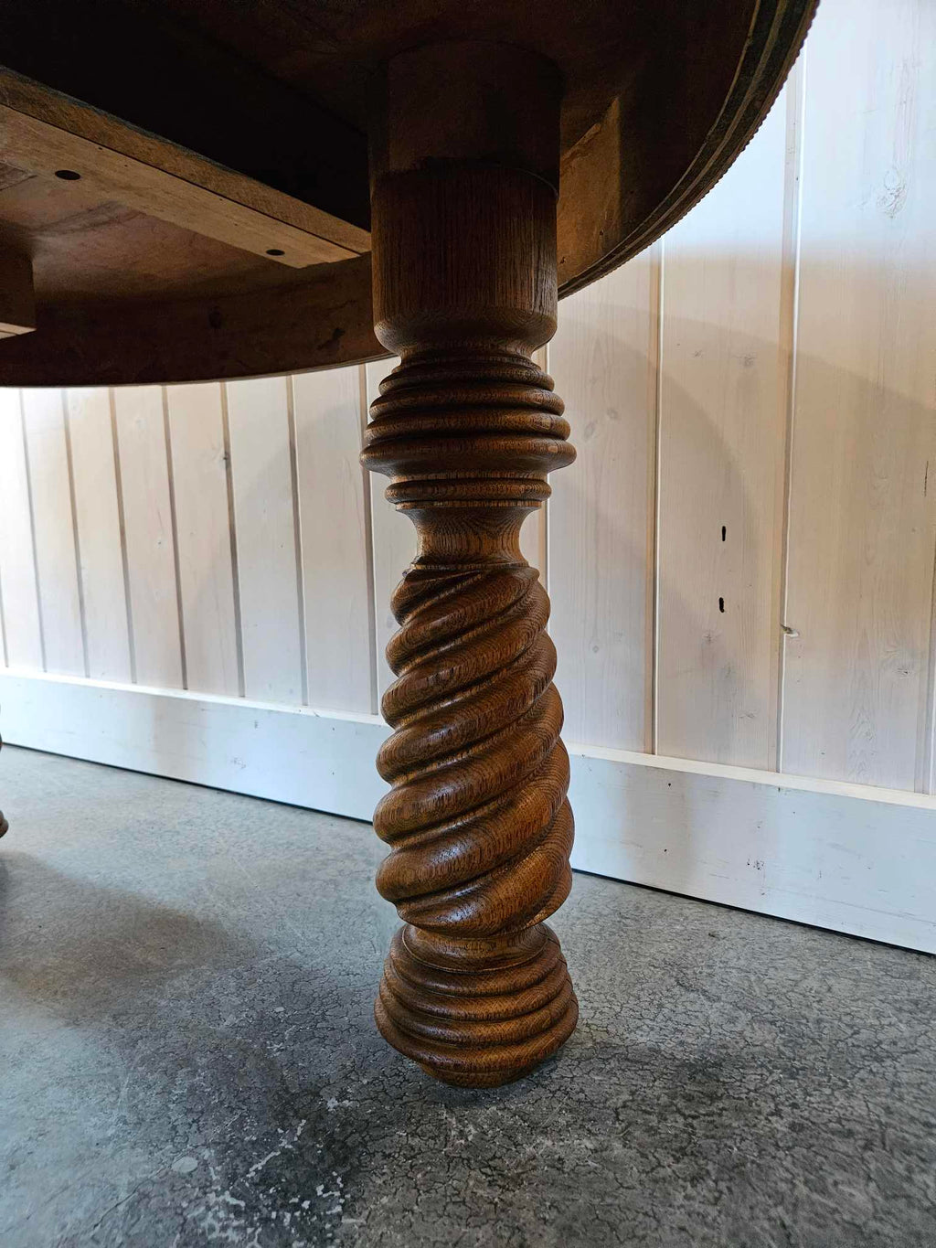Round Oak Dining Table