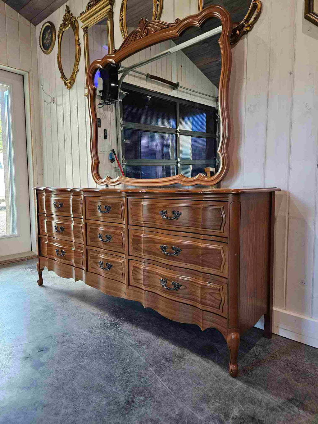 Victoriaville 9 Drawer Dresser