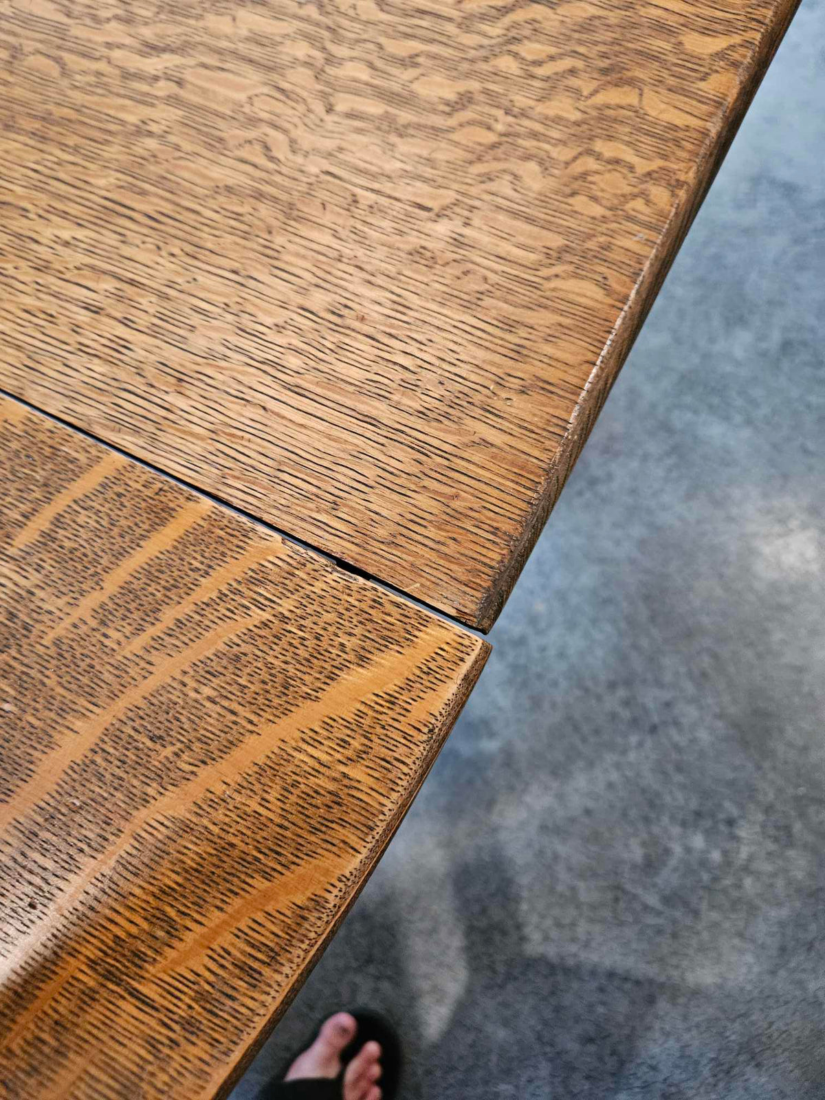 Round Oak Dining Table