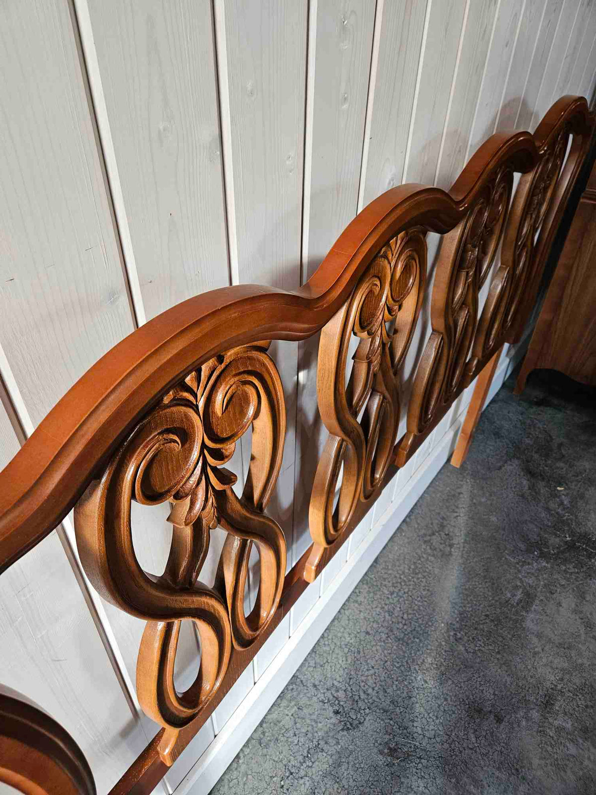 Victoriavilla Queen Head Board