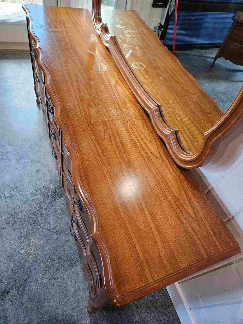 Victoriaville 9 Drawer Dresser