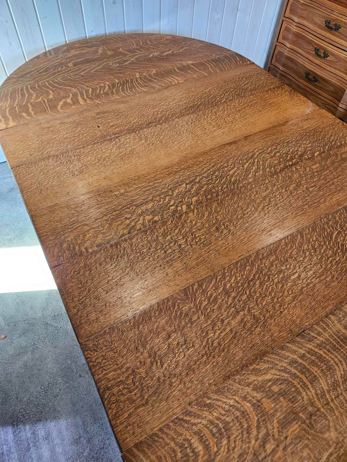 Round Oak Dining Table