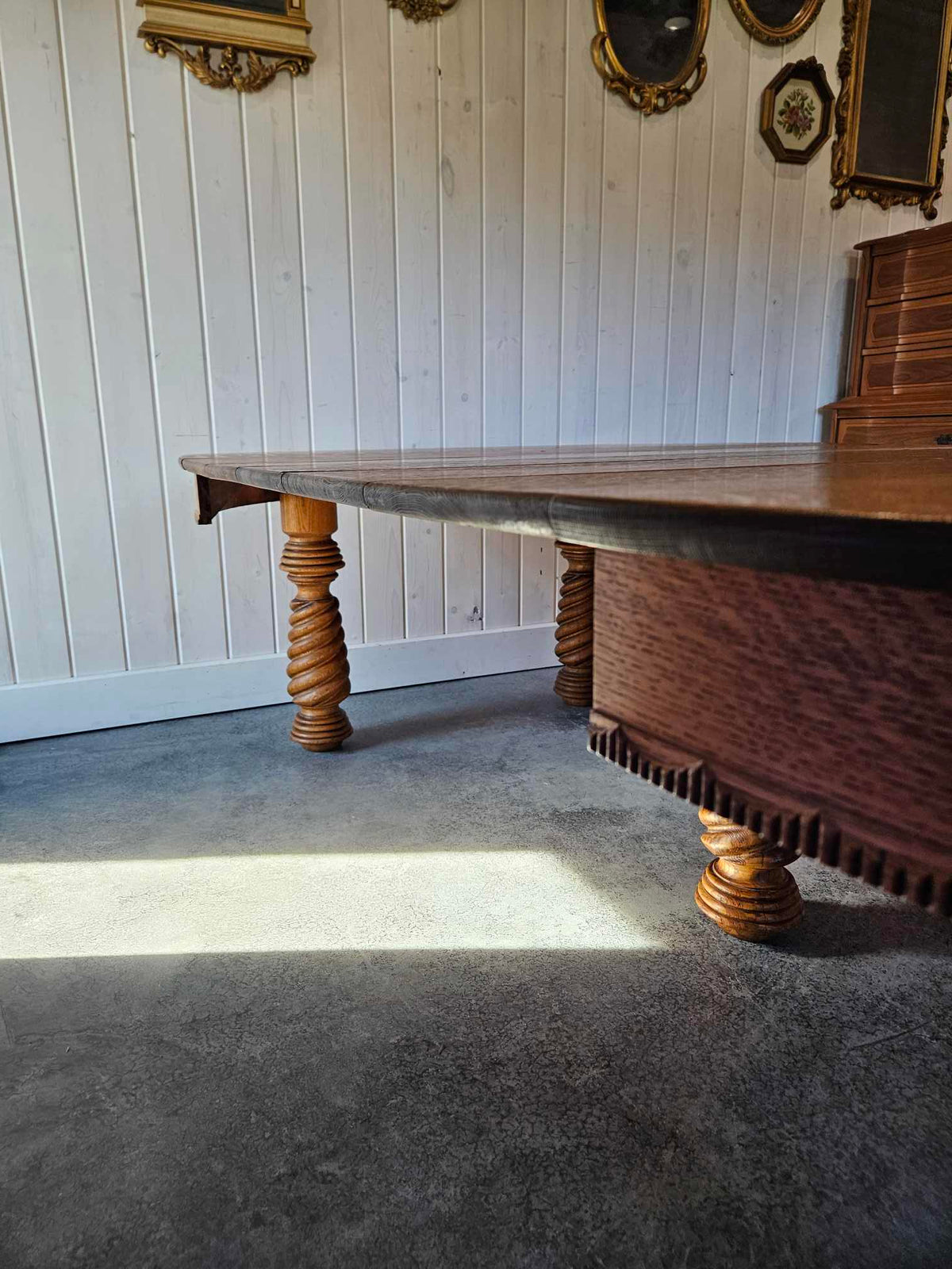 Round Oak Dining Table