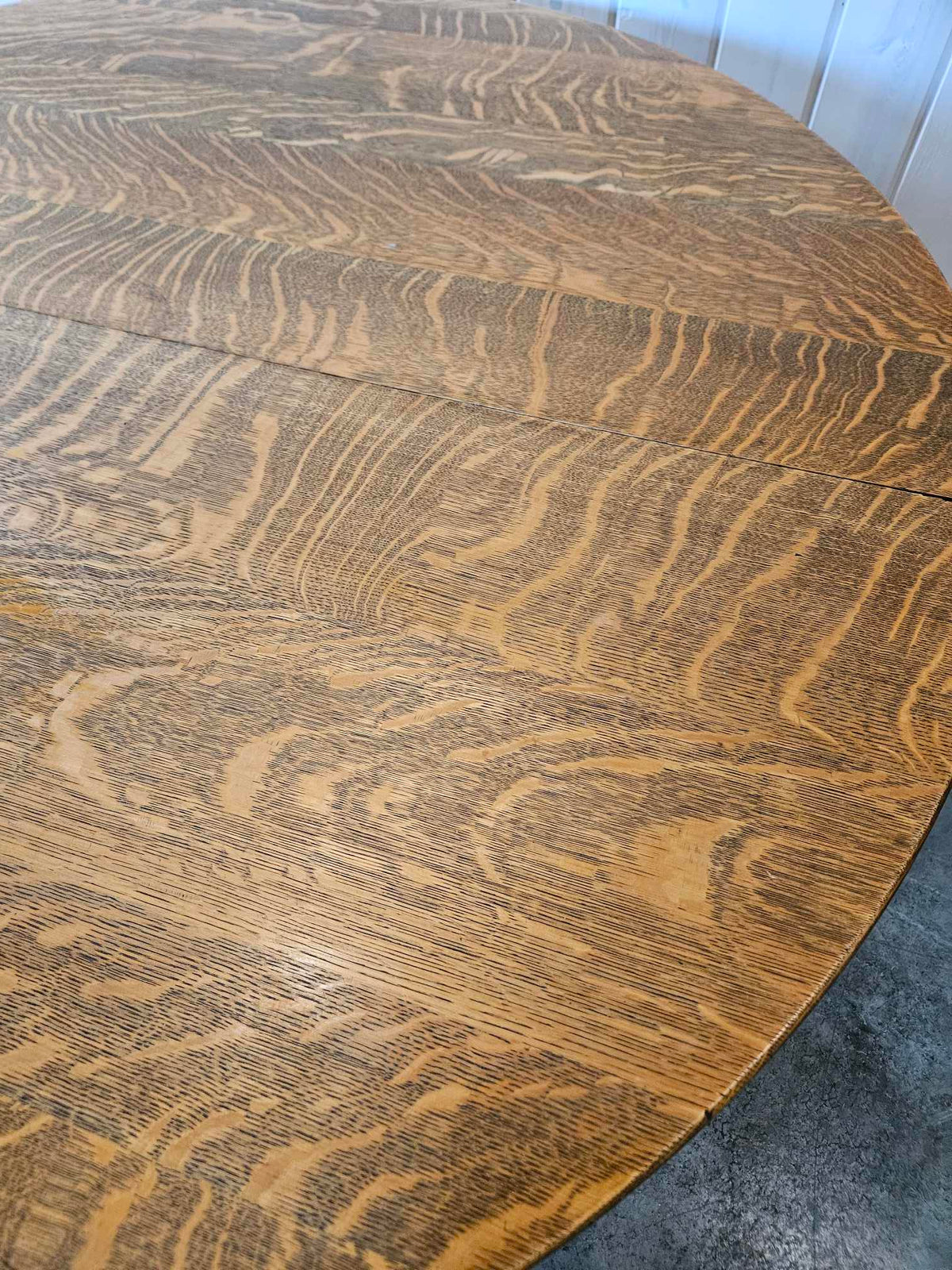 Round Oak Dining Table