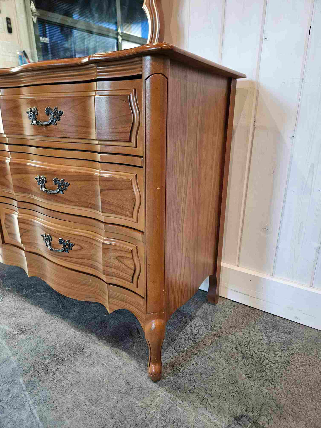 Victoriaville 9 Drawer Dresser