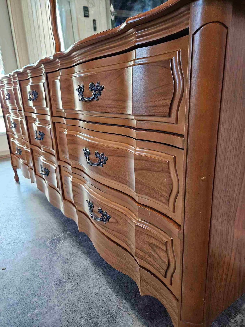 Victoriaville 9 Drawer Dresser