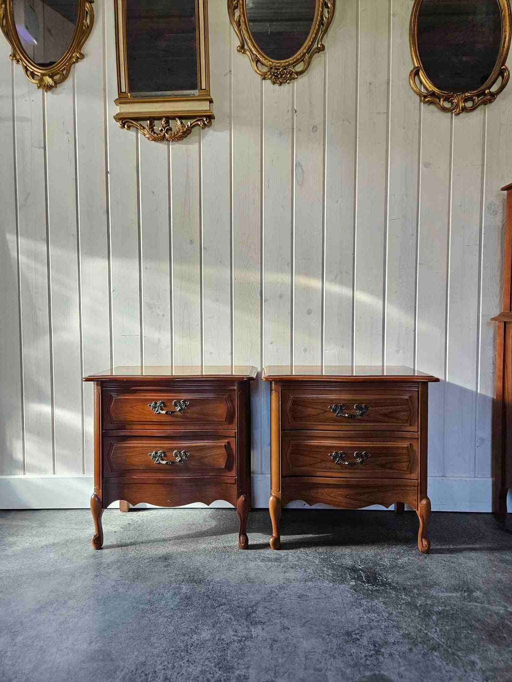 Victoriavilla Nightstands