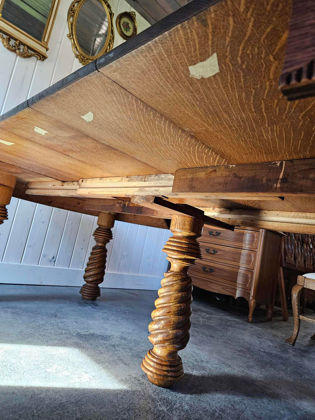 Round Oak Dining Table