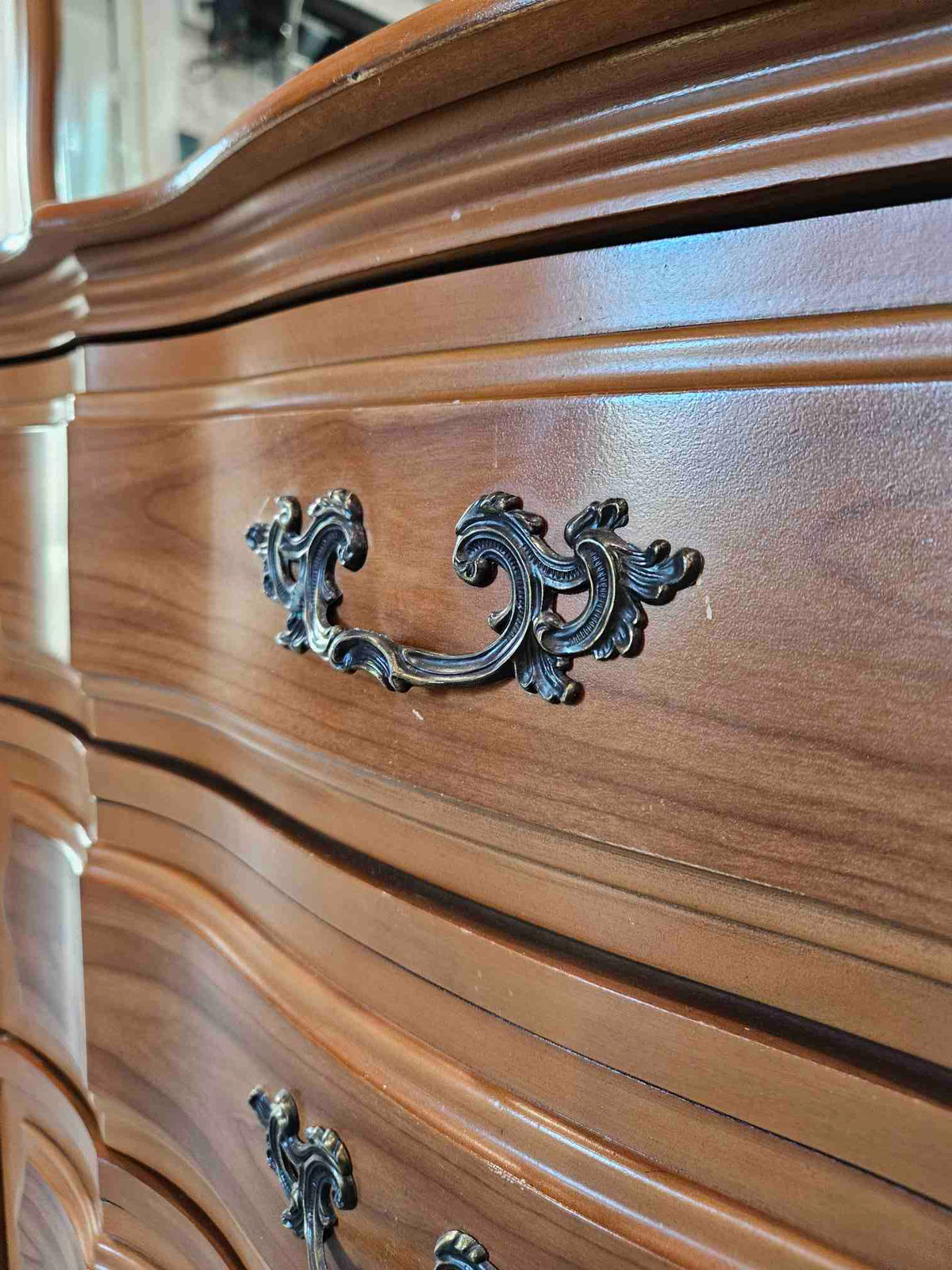 Victoriaville 9 Drawer Dresser