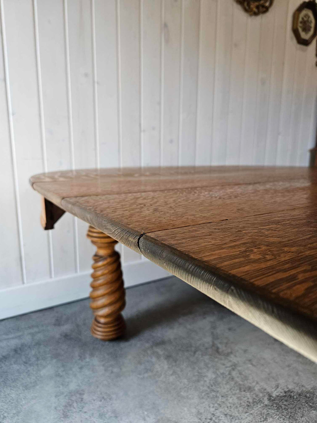 Round Oak Dining Table