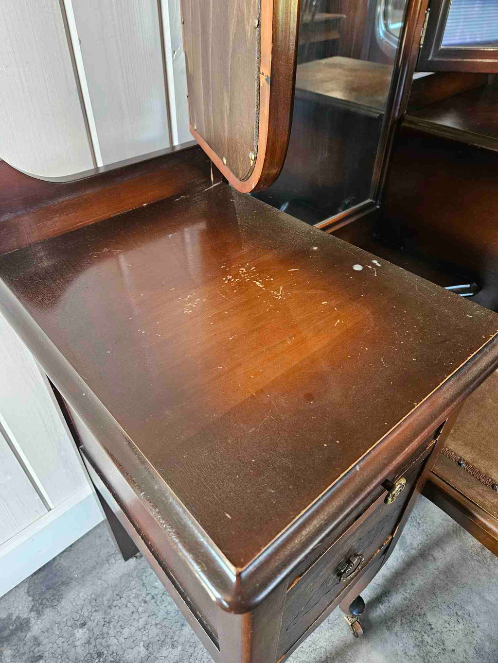 Vanity with 3 Way Mirror