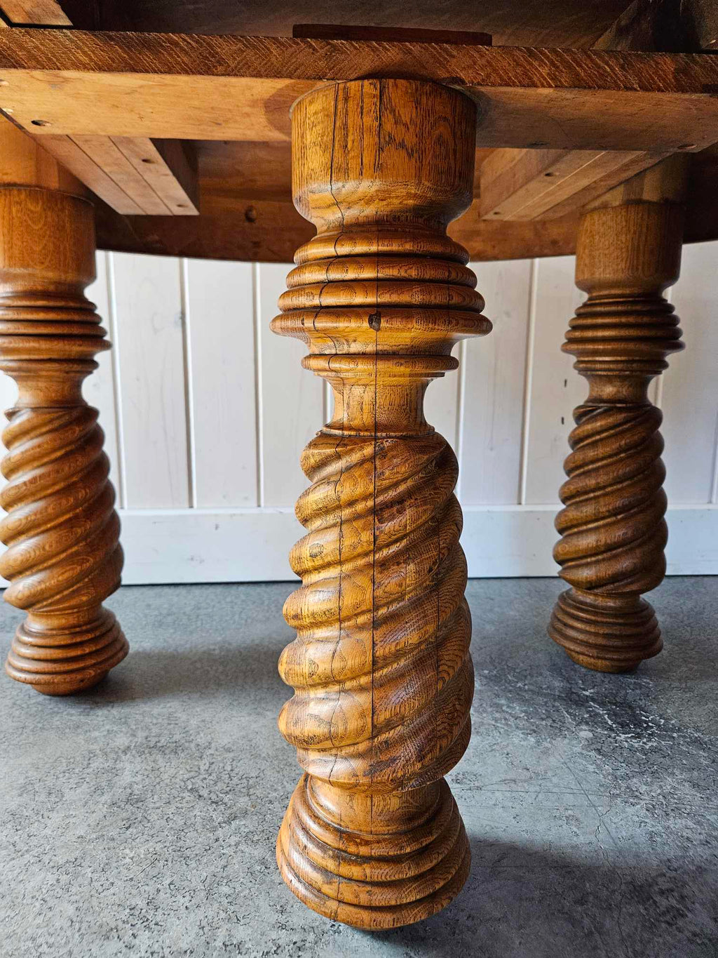Round Oak Dining Table