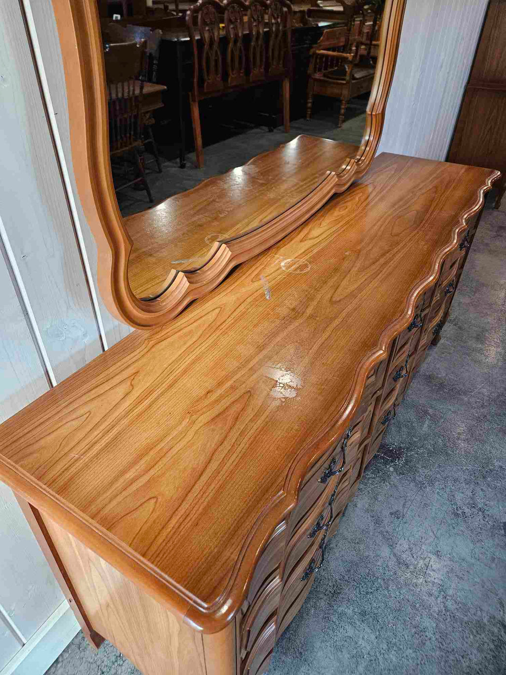 Victoriaville 9 Drawer Dresser