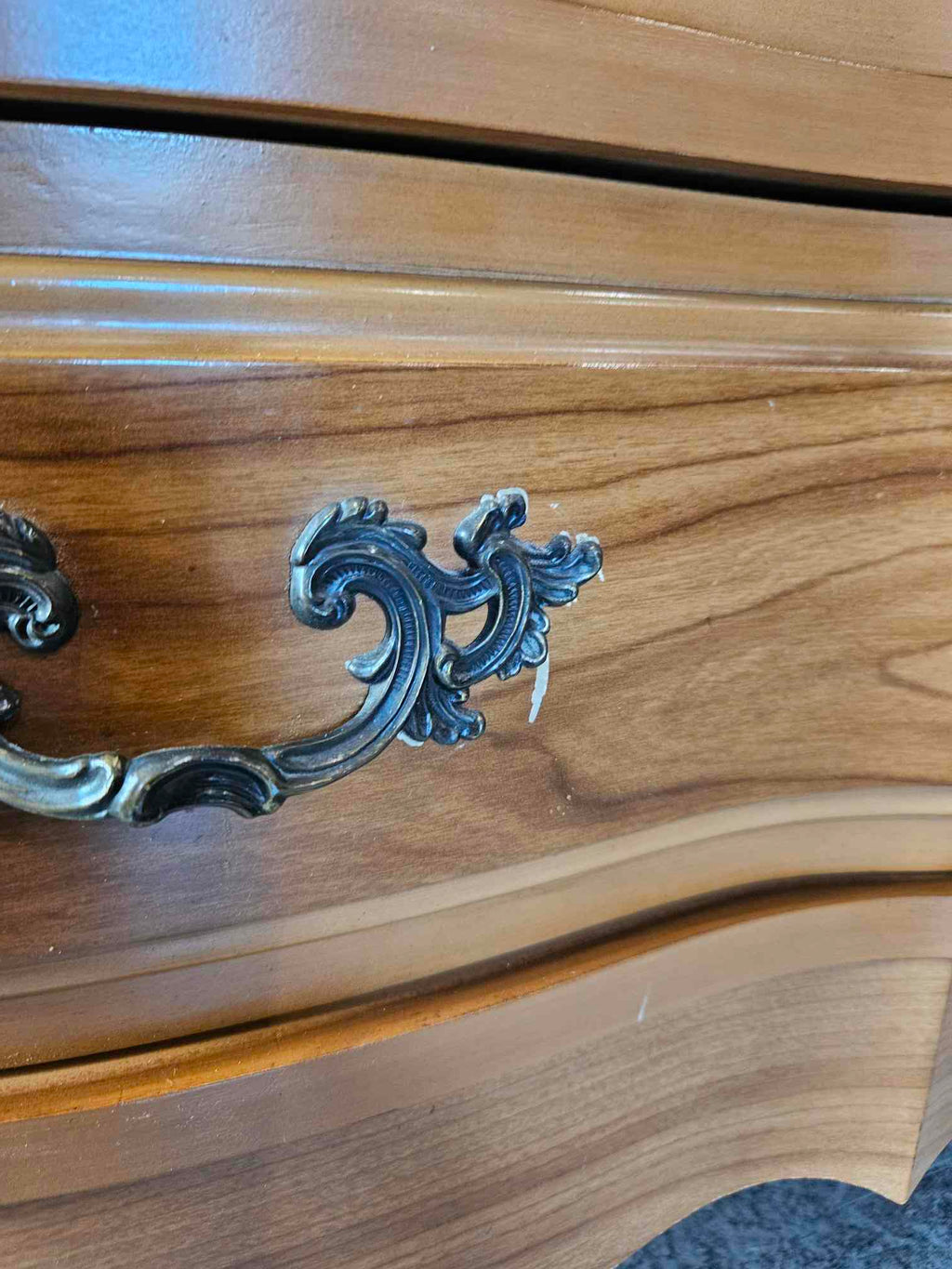 Victoriaville 9 Drawer Dresser