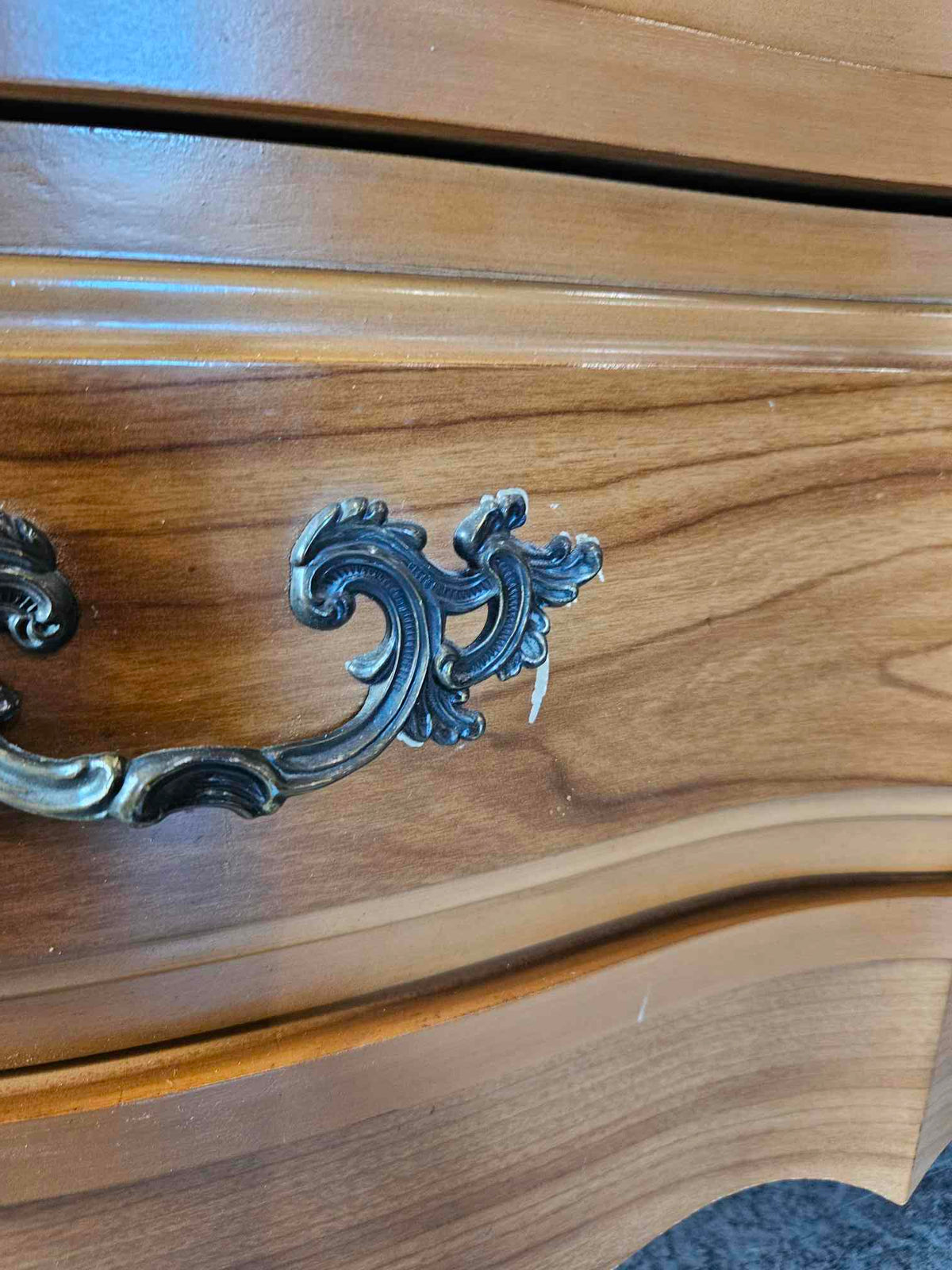 Victoriaville 9 Drawer Dresser