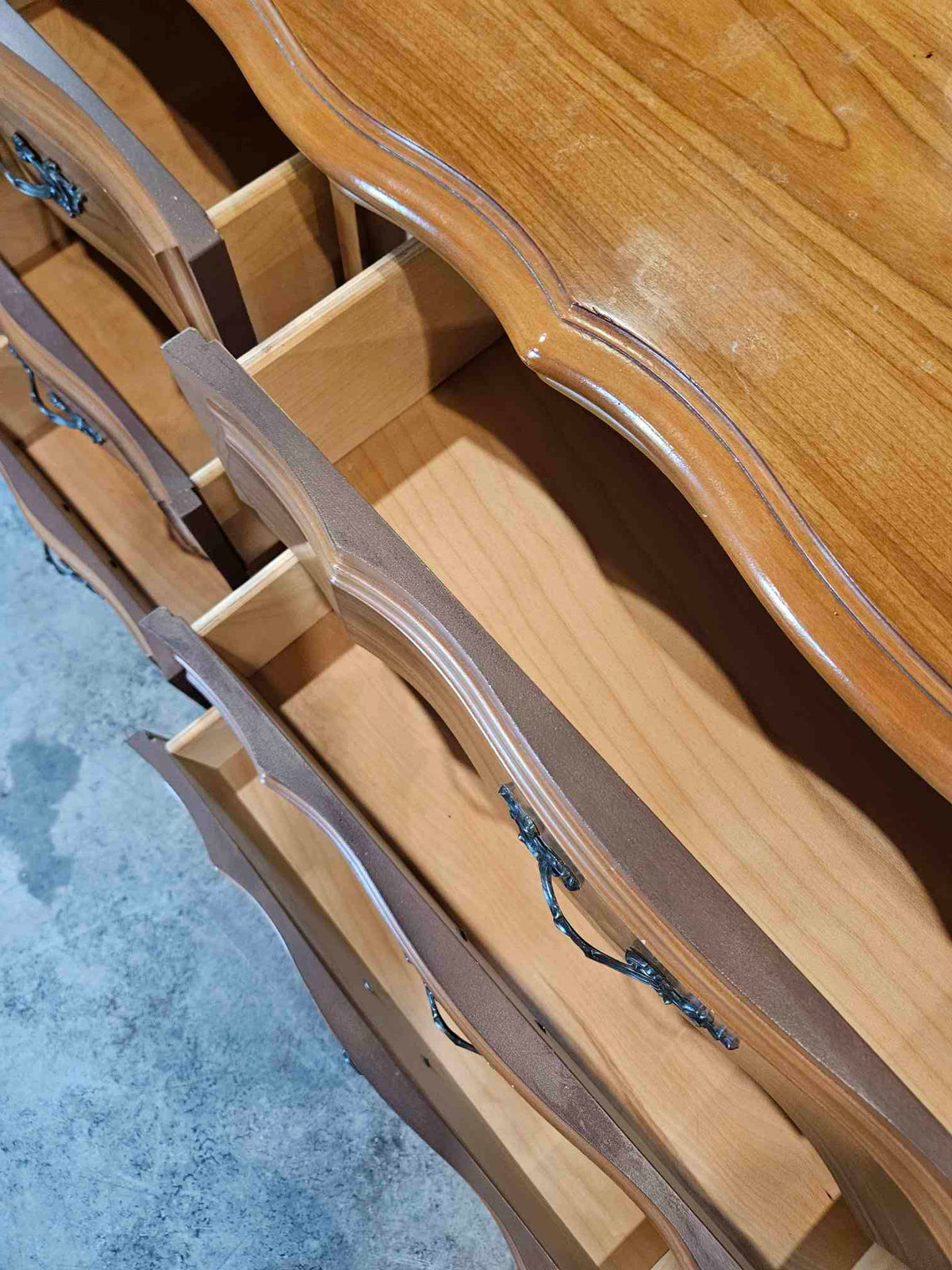 Victoriaville 9 Drawer Dresser