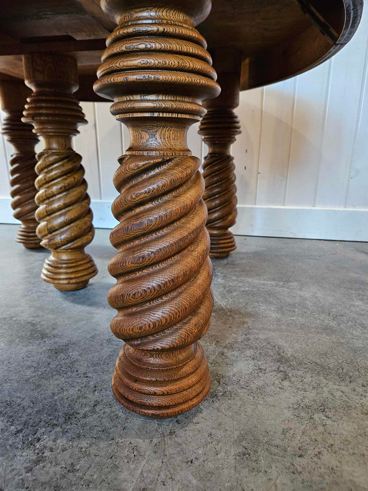 Round Oak Dining Table