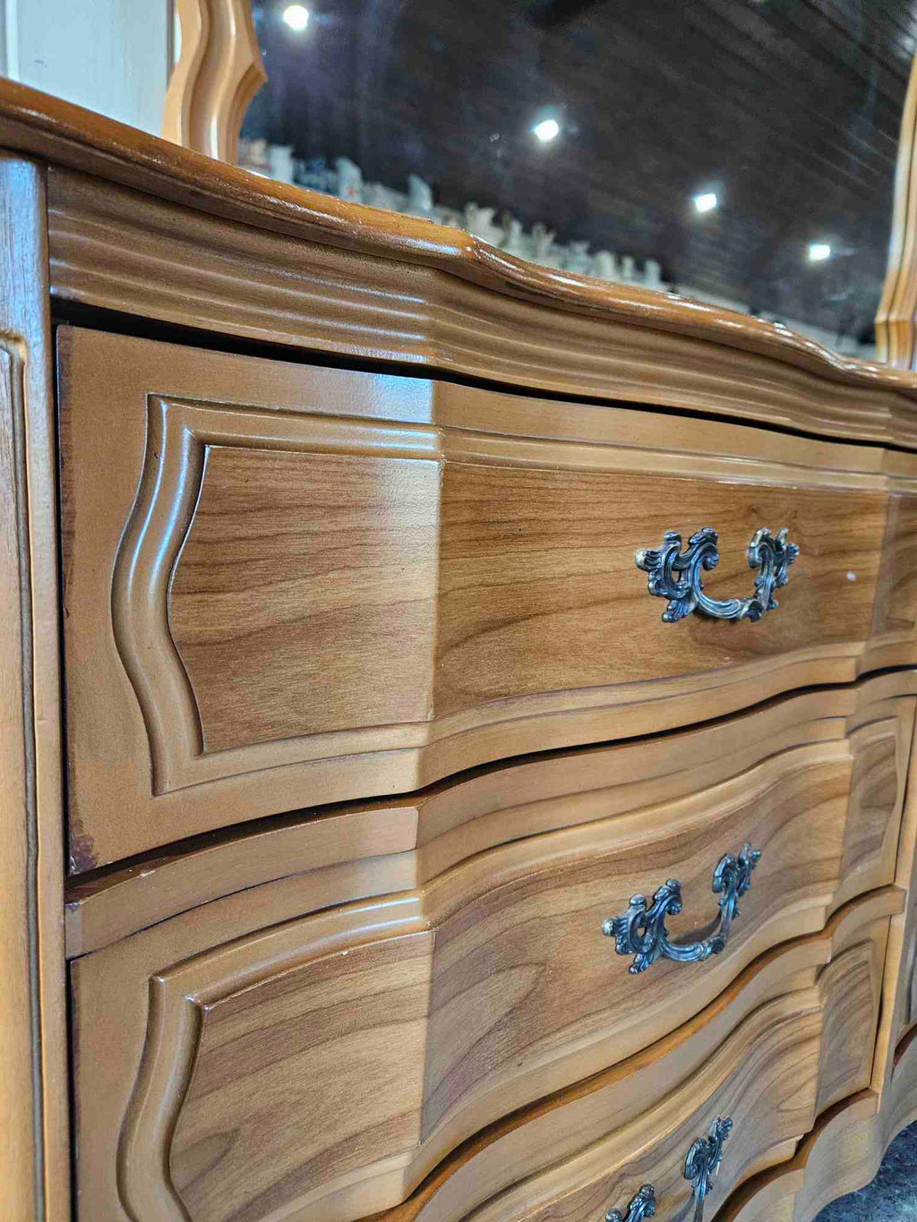 Victoriaville 9 Drawer Dresser