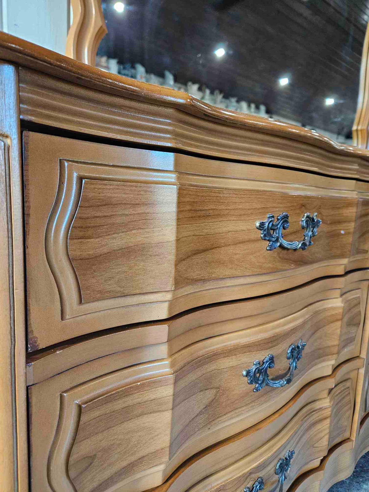 Victoriaville 9 Drawer Dresser