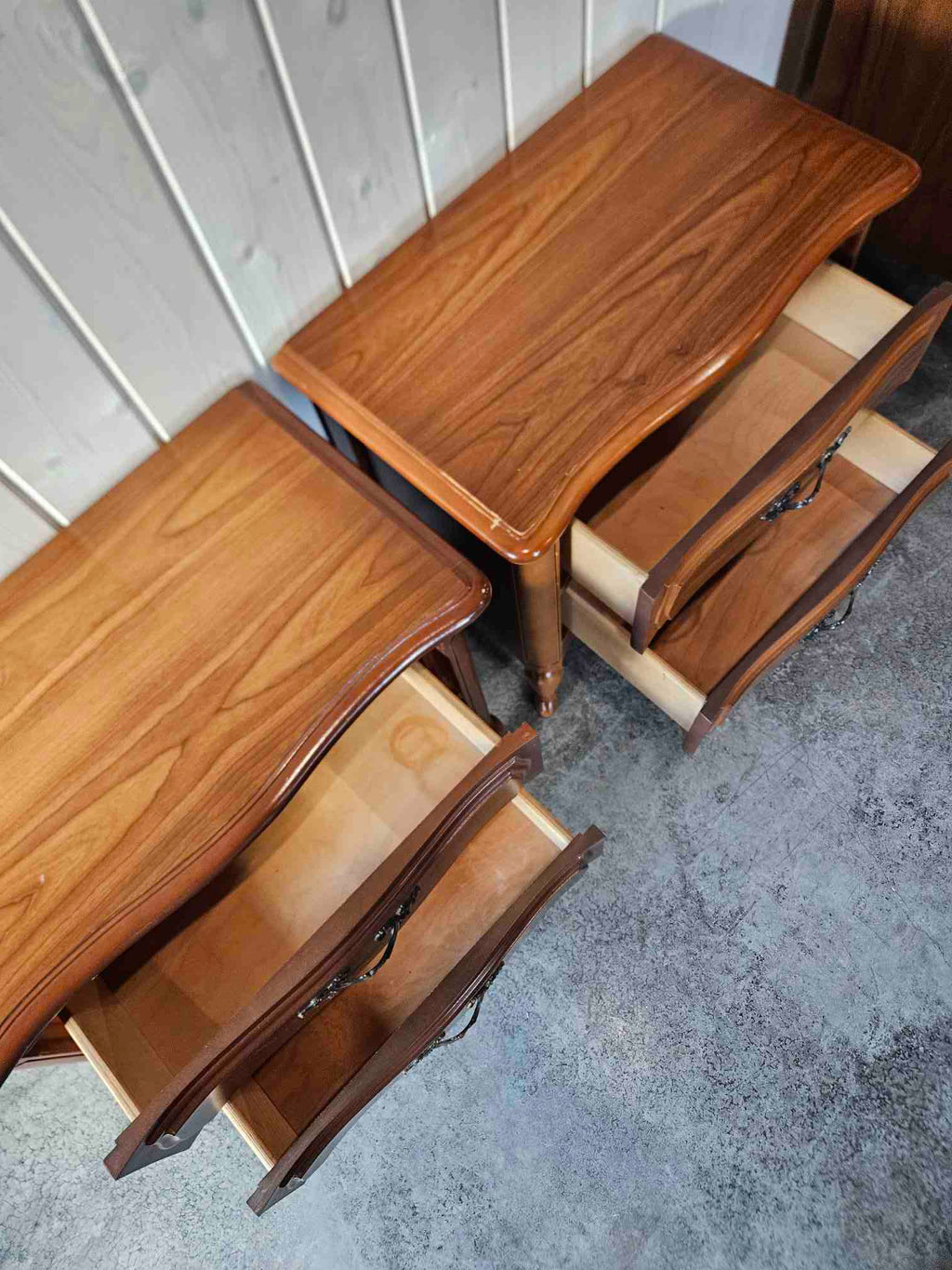 Victoriavilla Nightstands