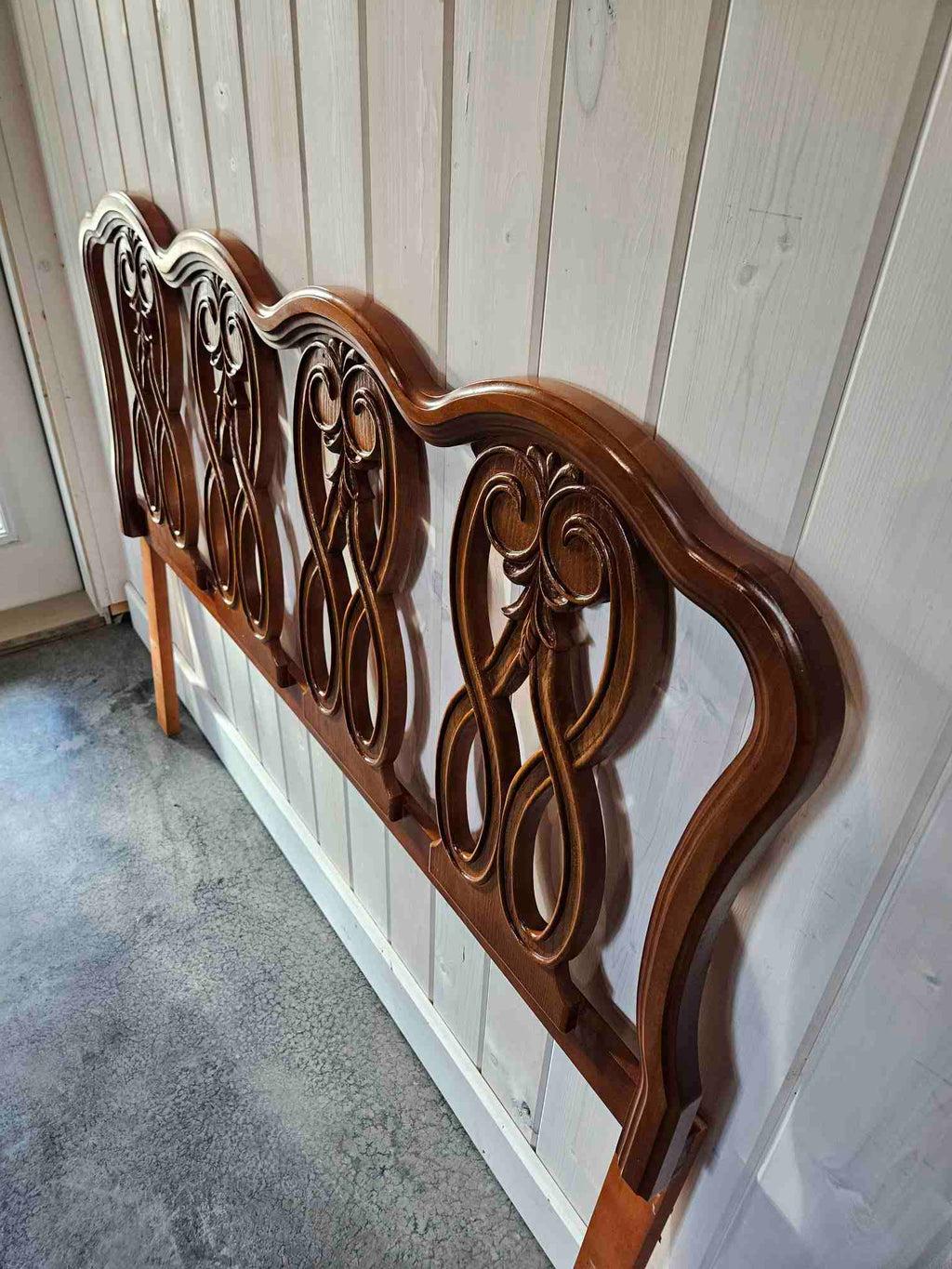 Victoriavilla Queen Head Board