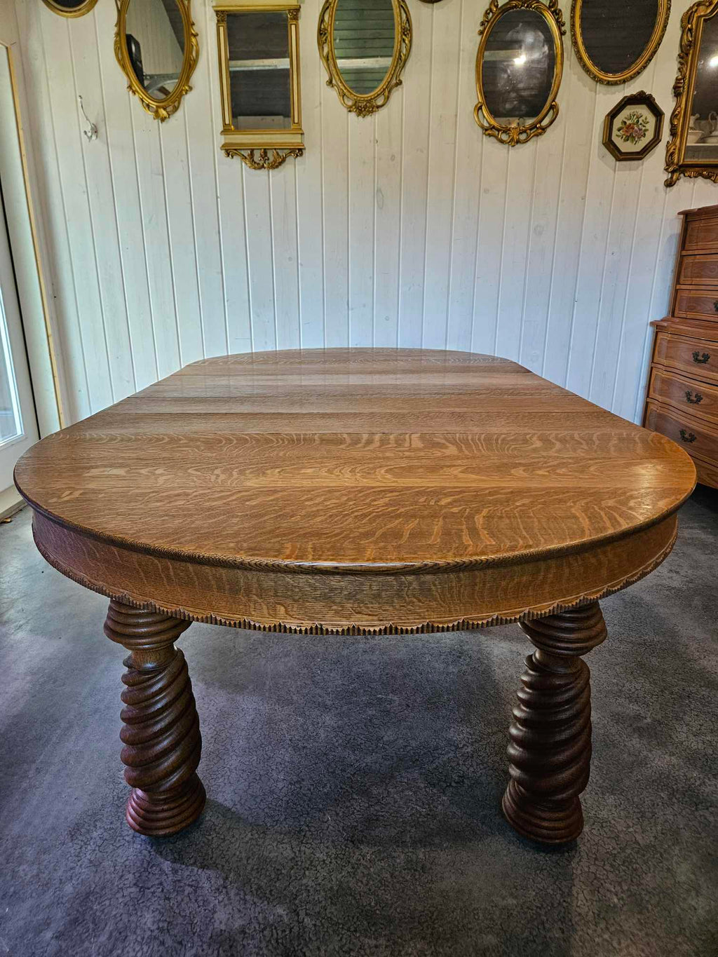 Round Oak Dining Table