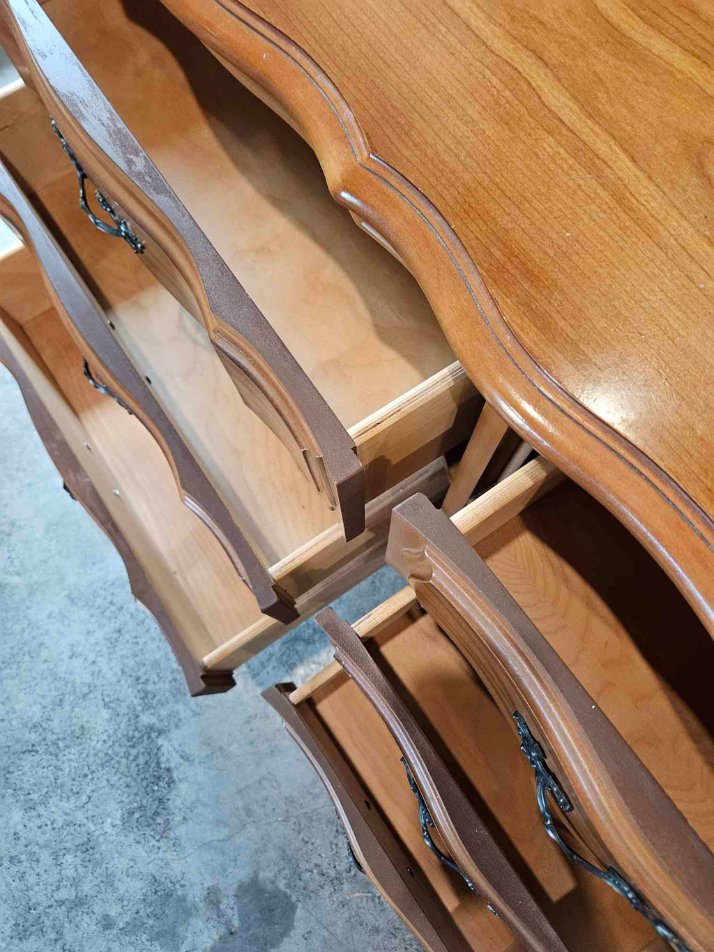 Victoriaville 9 Drawer Dresser