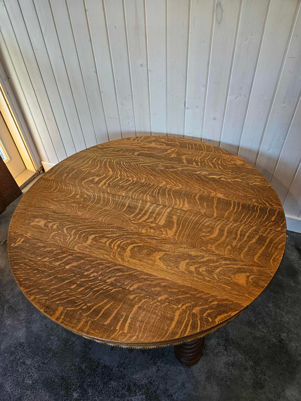 Round Oak Dining Table